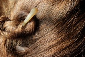 Close-up_of_brown_hair